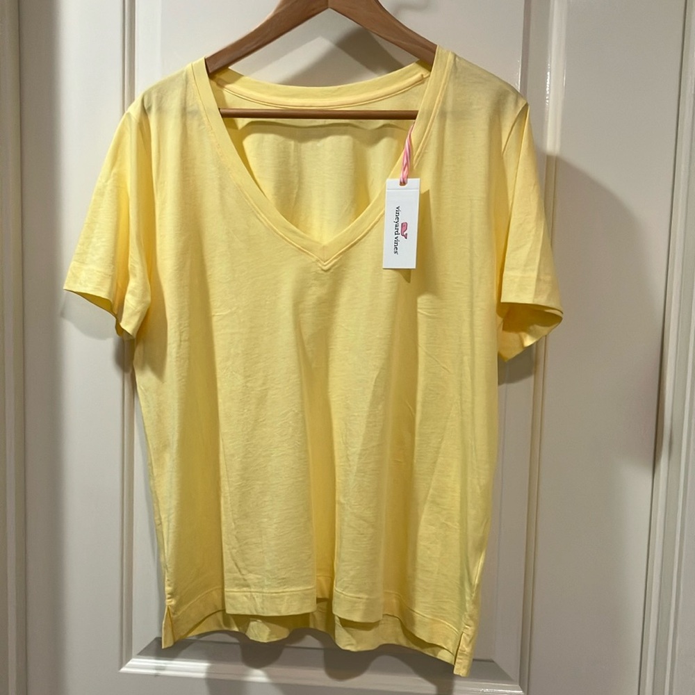Vineyard Vines NWT L  V-Neck Top